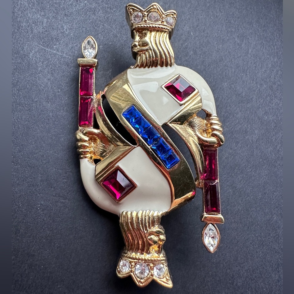 TRIFARI 1996 King Of Diamond Enamel Brooch Pin Great Condition